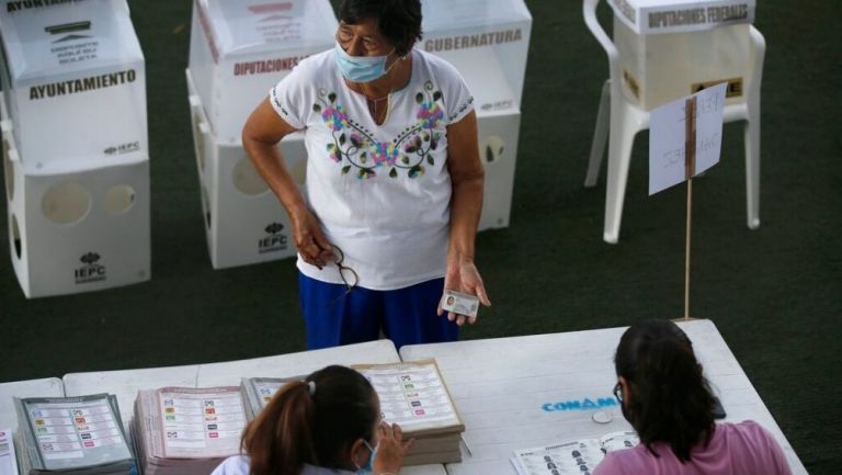 Votante en lecciones en México 