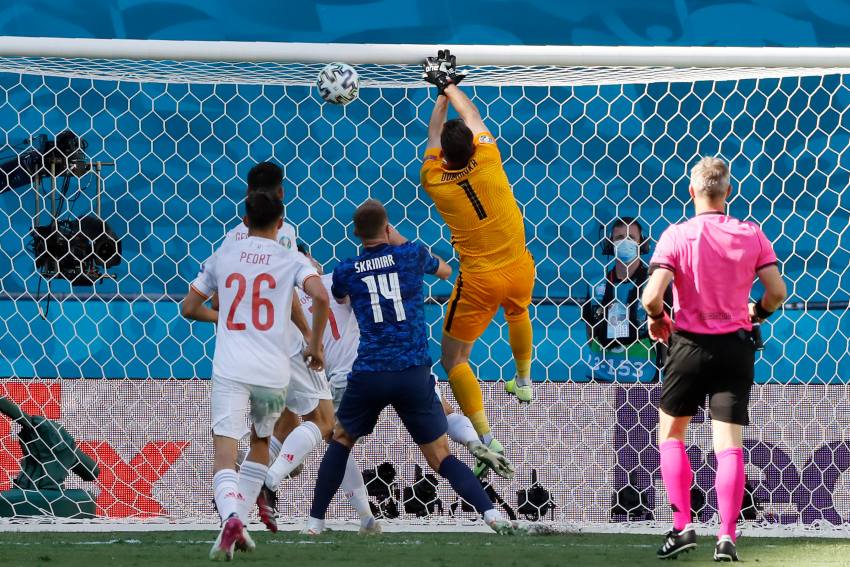 Martin Dúbravka en el duelo entre Eslovaquia y España