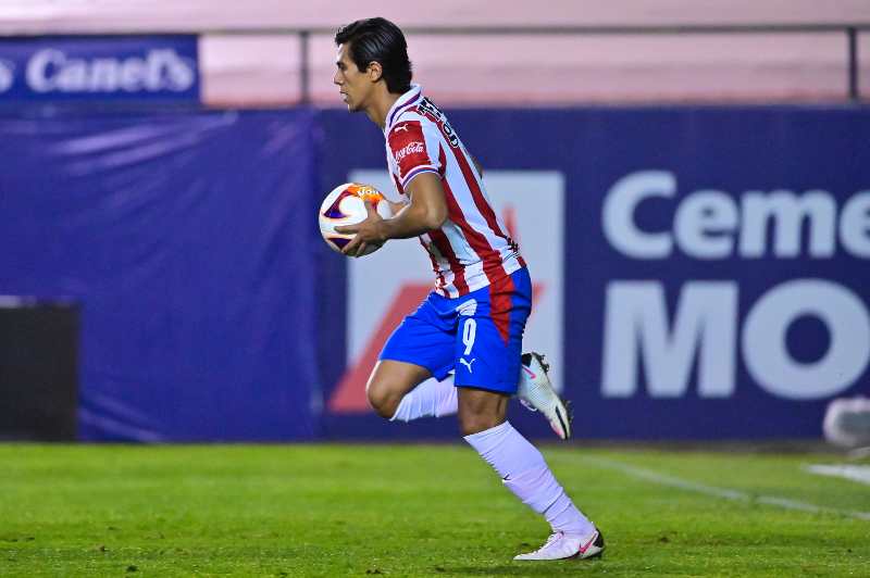 JJ Macías en partido con Chivas