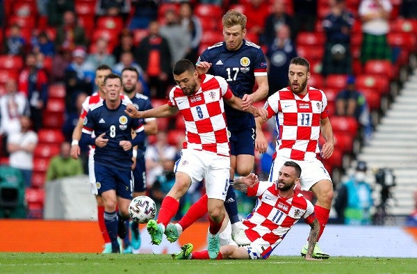 Mateo Kovacic en acción con la selección de Croacia en la Eurocopa