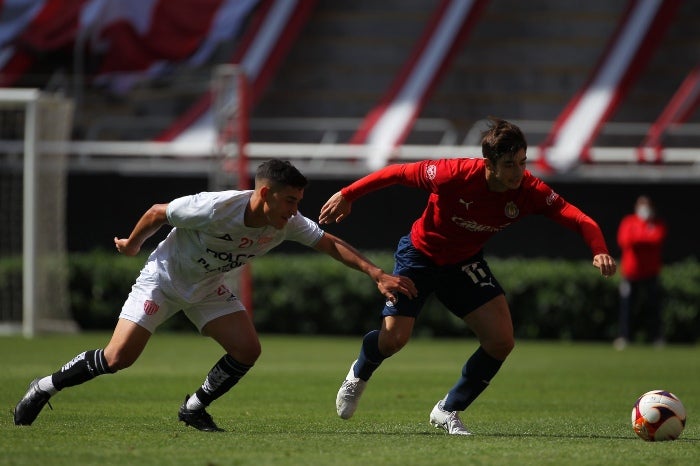 Brizuela en acción ante Chivas