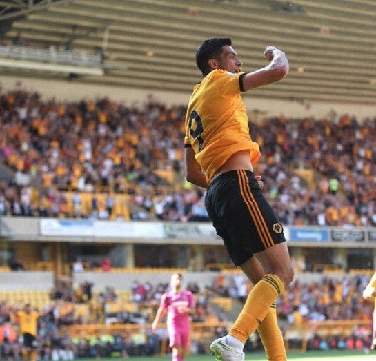 Raúl Jiménez durante un partido con Wolves