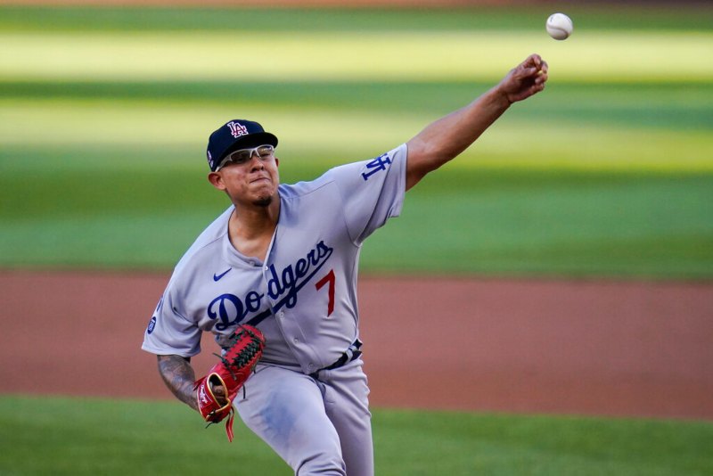Julio Urías en acción con Dodgers ante Nationals
