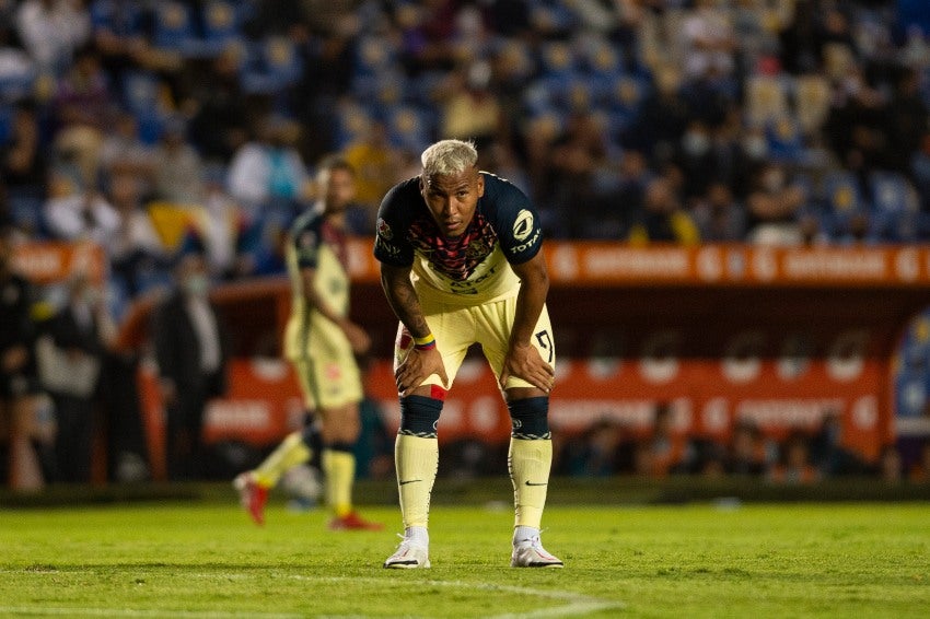 Roger Martínez en un partido con el América