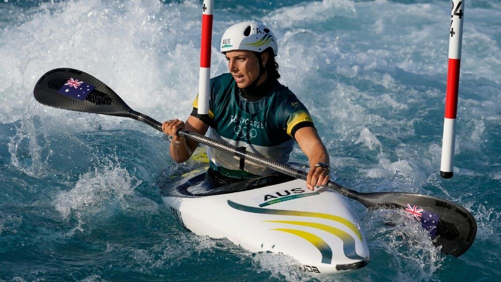 Jessica Fox compitiendo en su kayak