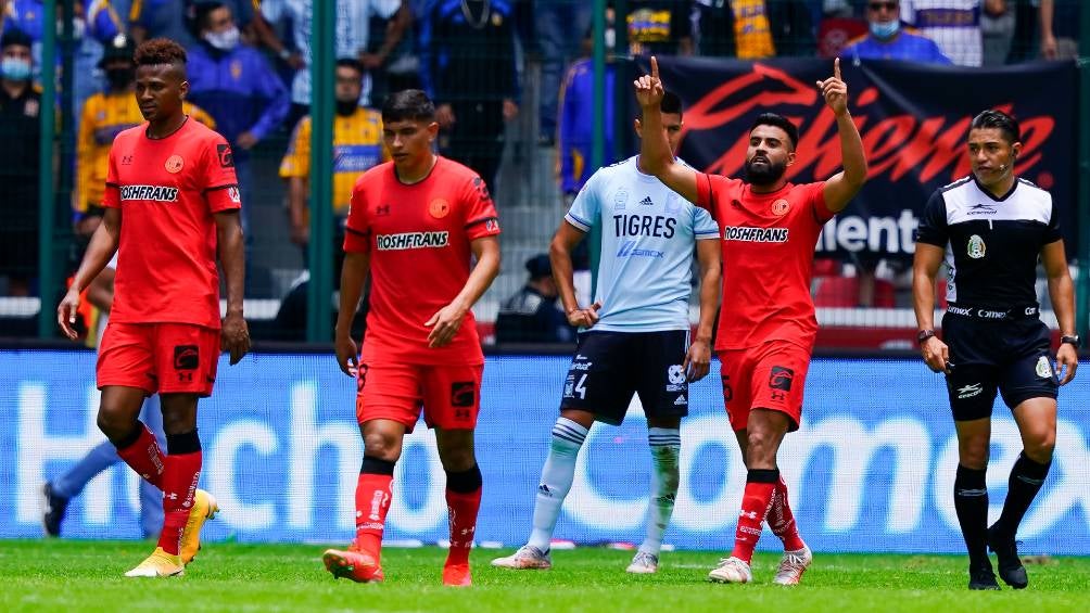 Canelo festejando el segundo gol ante Tigres