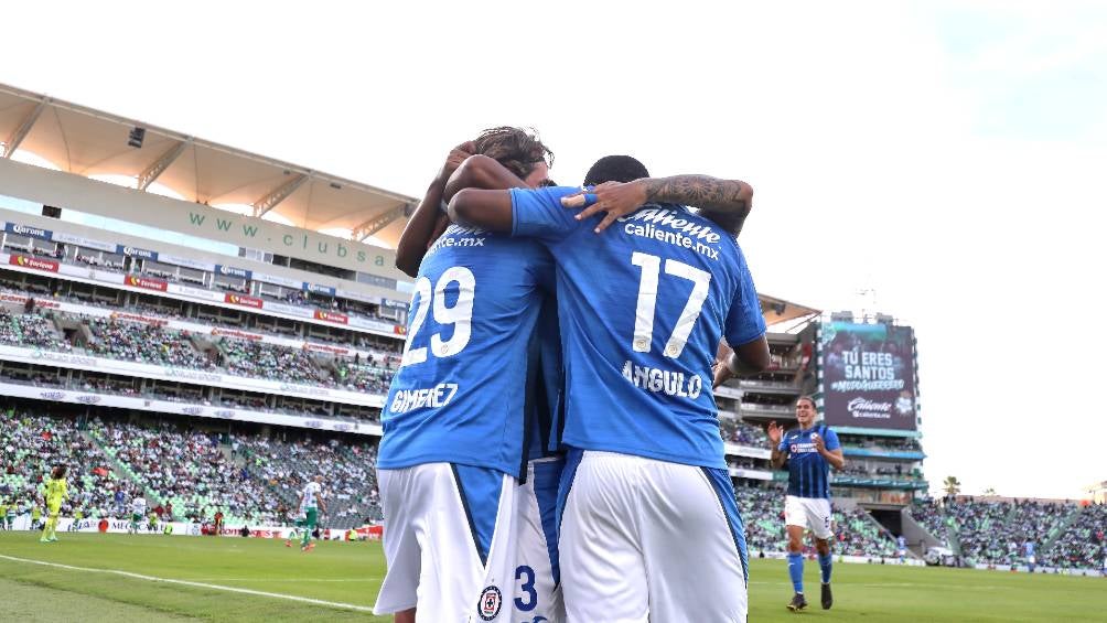 Los jugadores de Cruz Azul festejando el gol