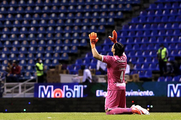 El arquero del Rebaño en el duelo ante Puebla