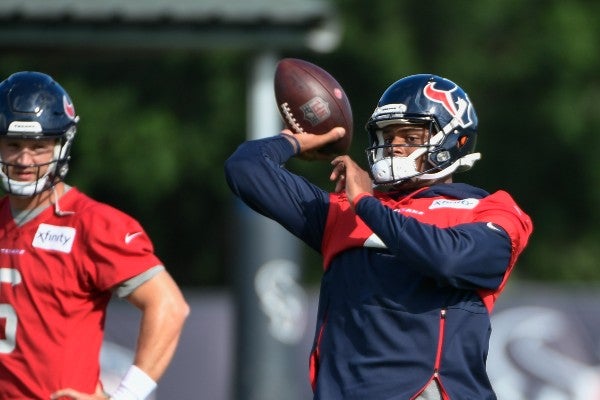 Deshaun Watson durante entrenamiento con los Texans