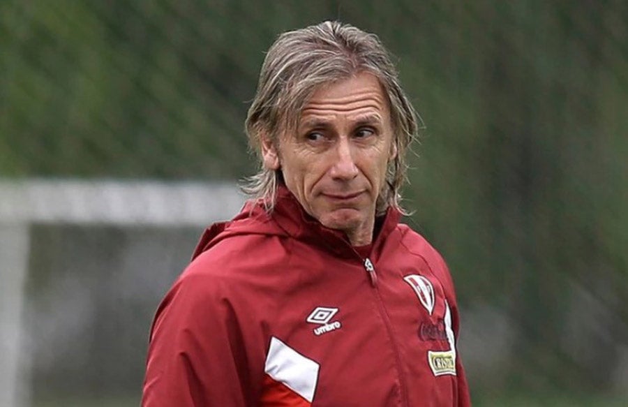 Ricardo Gareca en entrenamiento de Perú