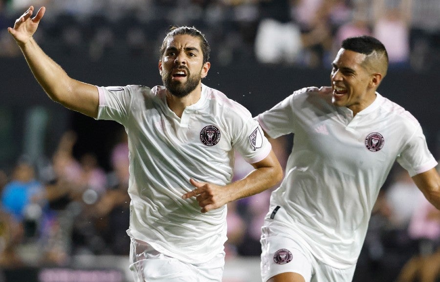 Rodolfo Pizarro celebra gol