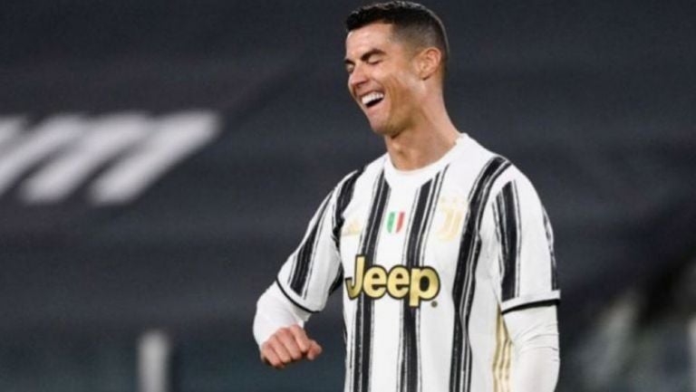 Cristiano Ronaldo durante un duelo con la Juventus
