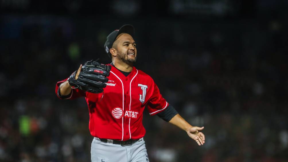 El pitcher de los Toros de Tijuana celebrando