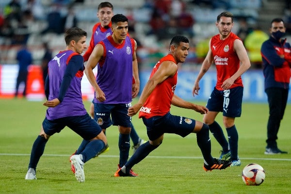 Gilberto Sepúlveda durante calentamiento con las Chivas