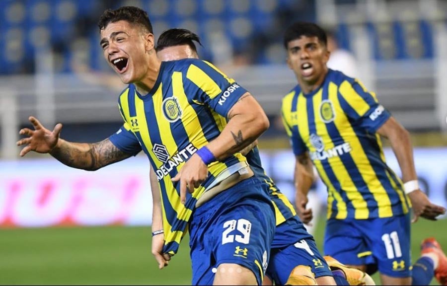 Luca celebra gol con Rosario Central