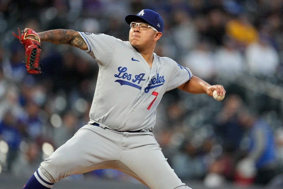 Julio Urías en partido ante los Rockies