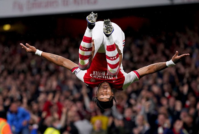Pierre Emerick-Aubameyang en festejo con Arsenal