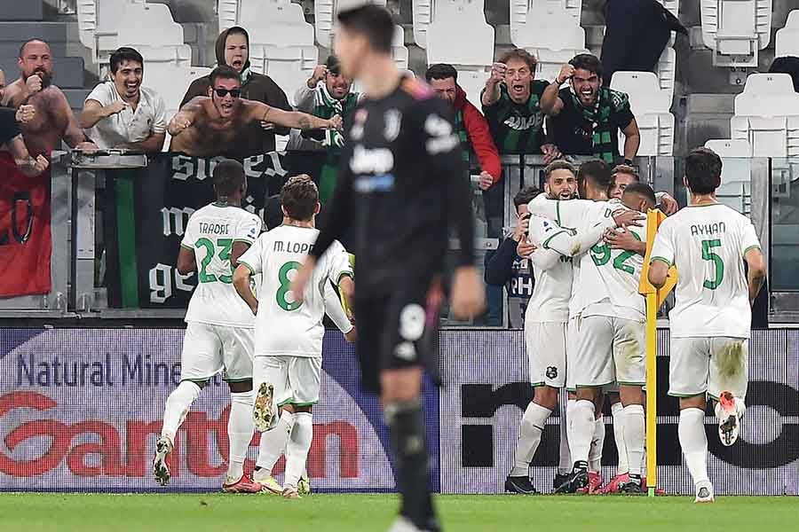 Jugadores del Sassuolo celebran el primer gol