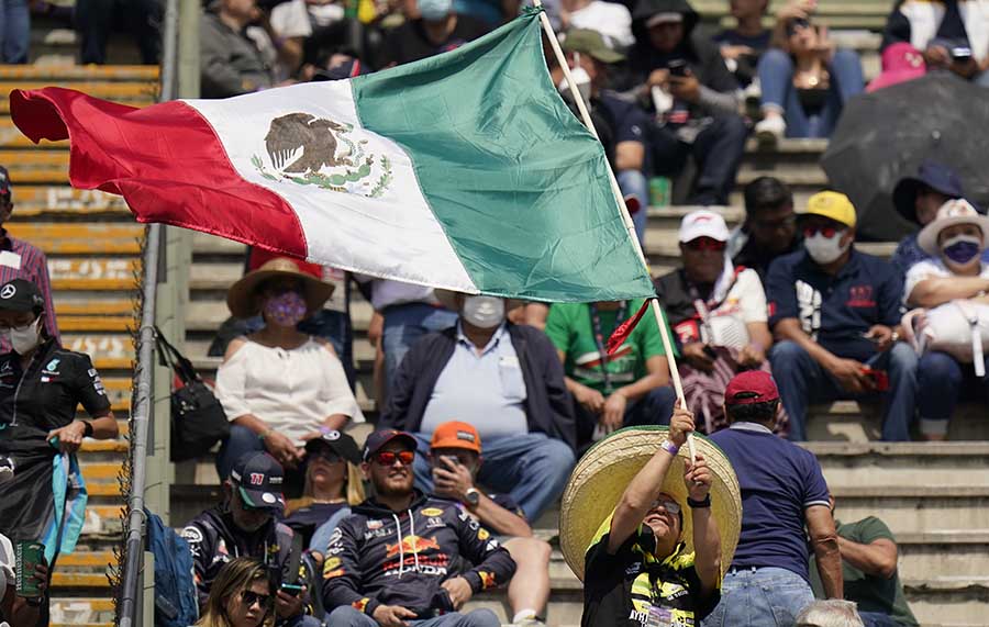 Afición mexicana en las pruebas de clasificación del GP de México
