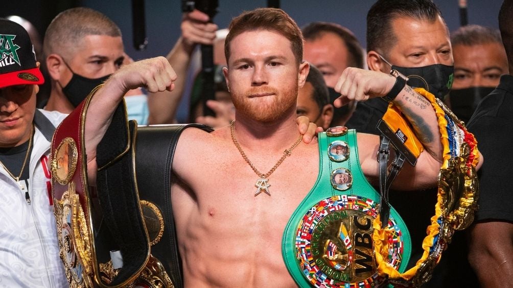 Canelo Álvarez en el pesaje