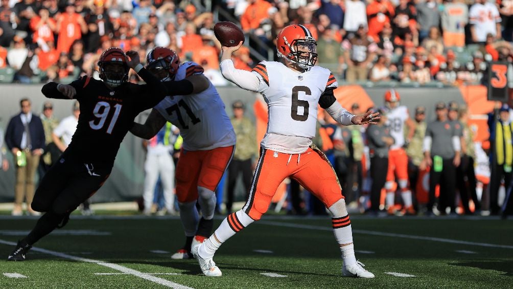 Baker Mayfield jugando ante Cincinnati Bengals