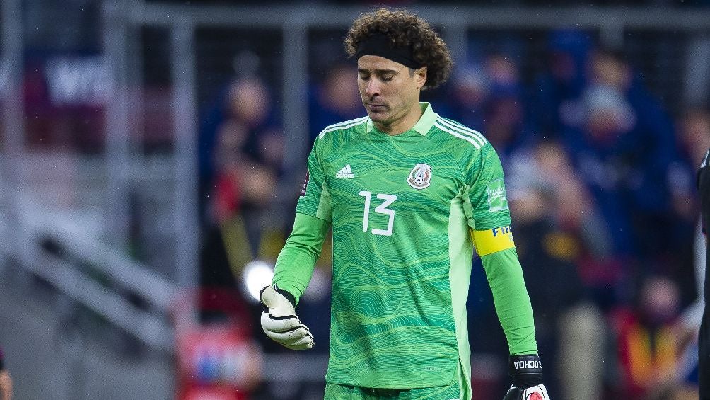 Memo Ochoa jugando con la Selección Mexicana