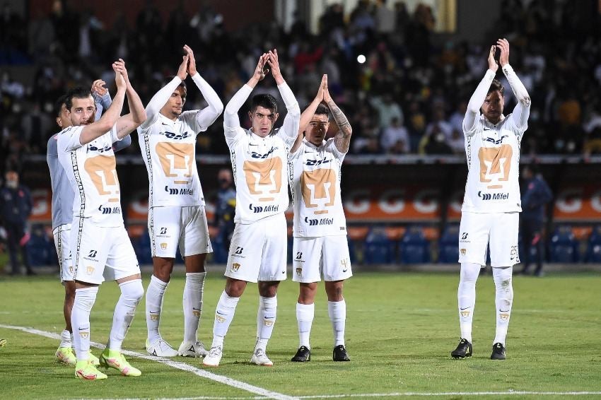 Jugadores de Pumas tras el juego ante América