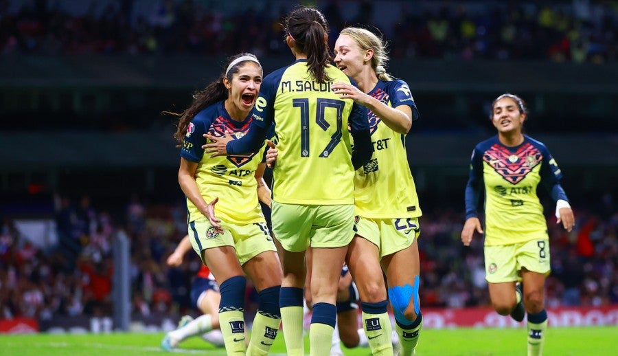 Jugadoras del América festejan con Montserrat Saldívar tres el segundo gol