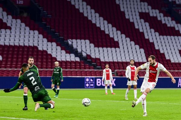Daley Blind abrió el marcador para el Ajax