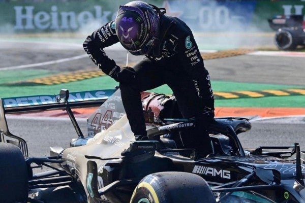 Lewis Hamilton durante competición