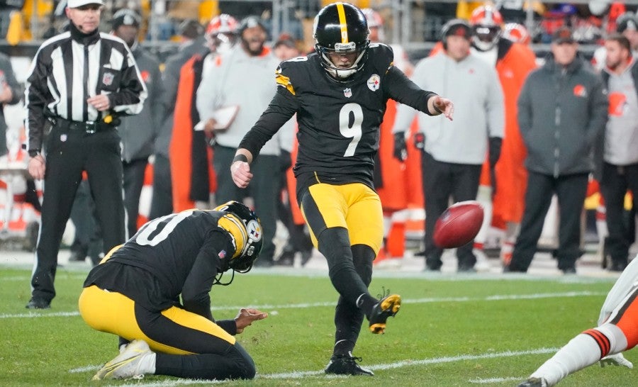 Chris Boswell en uno de cuatro goles de campo ante Browns