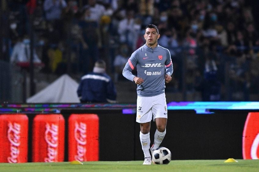 Lira en un partido con Pumas