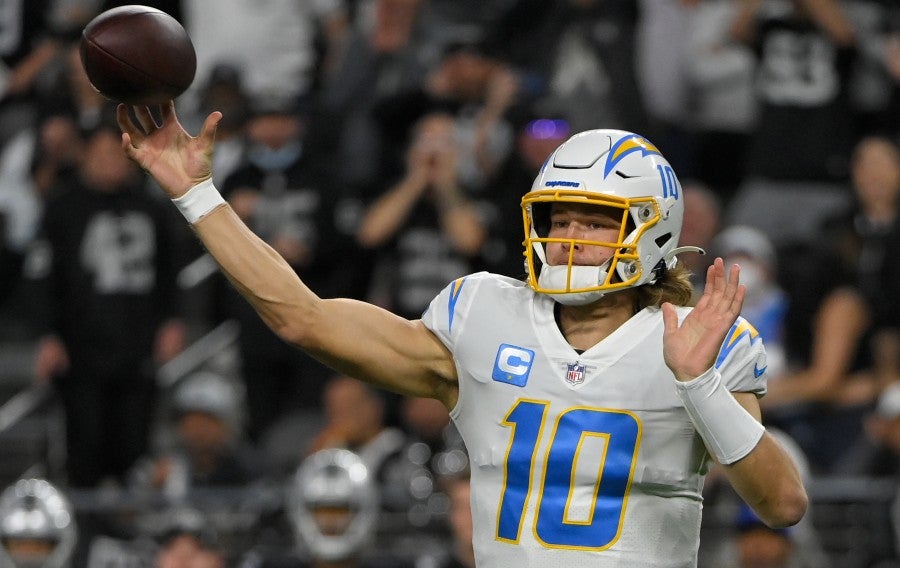 Justin Herbert comandó a los Chargers