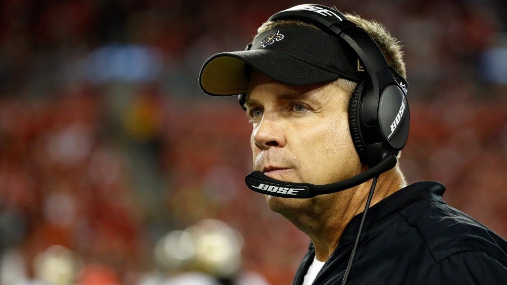 Sean Payton dirigiendo a New Orleans Saints en partido de la NFL