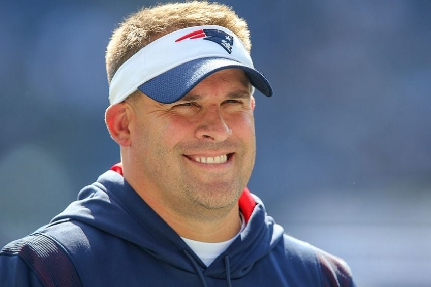 Josh McDaniels en un partido de los Patriots