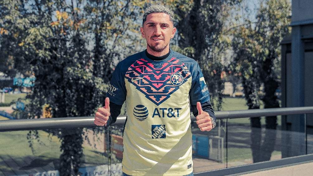 Diego Valdés en su presentación con el Club América