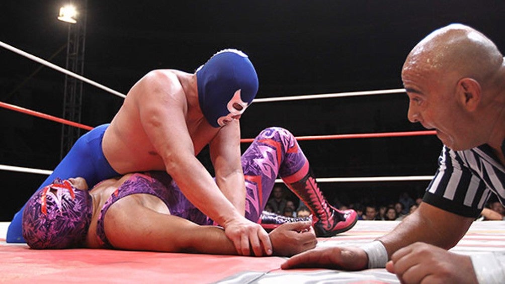 Villano IV en contienda con Blue Demon