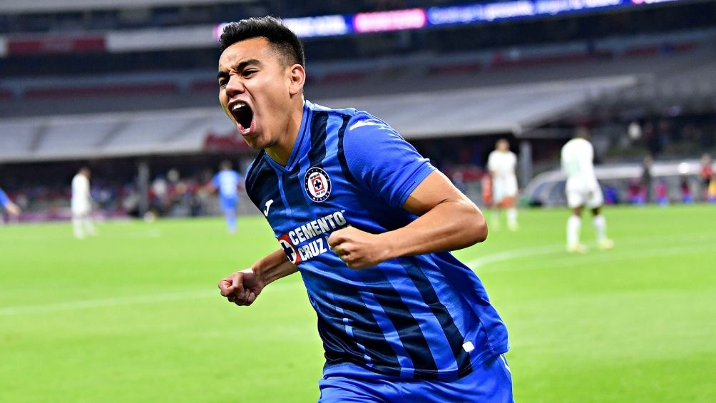 Rodríguez festeja un gol con Cruz Azul