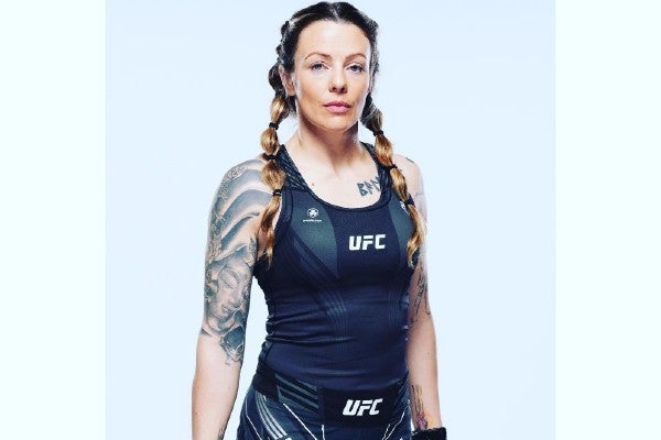 Joanne Wood posa para la UFC