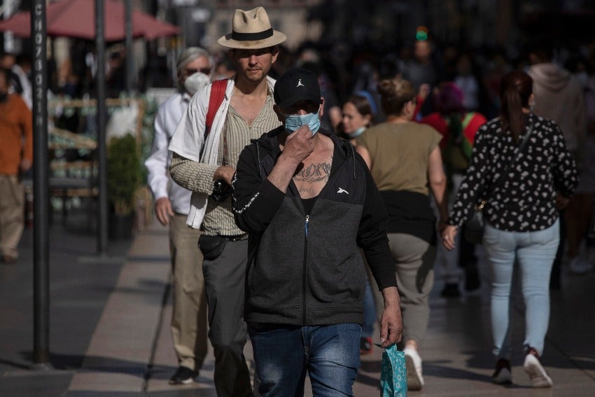 Personas transitando en la CDMX