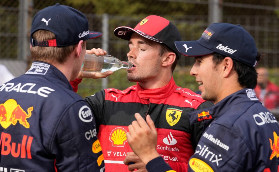 Max Verstappen, Charles Leclerc y Checo Pérez tras la clasificación