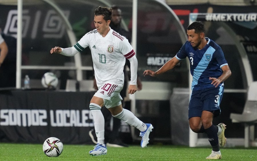 Sebastián Córdova en juego ante Guatemala