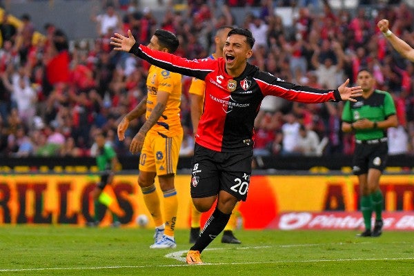 Jairo Torres festeja gol frente a Tigres