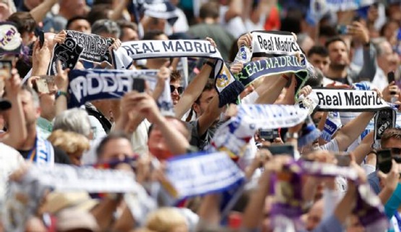 Afición del Real Madrid en el Santiago Bernabéu