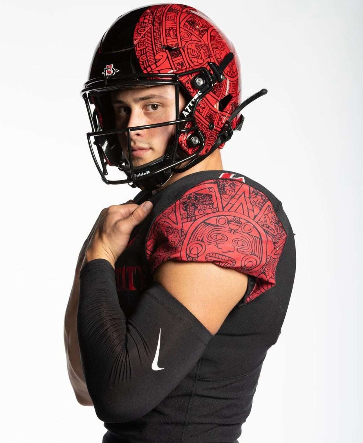 Matt Araiza con el uniforme de Aztecs