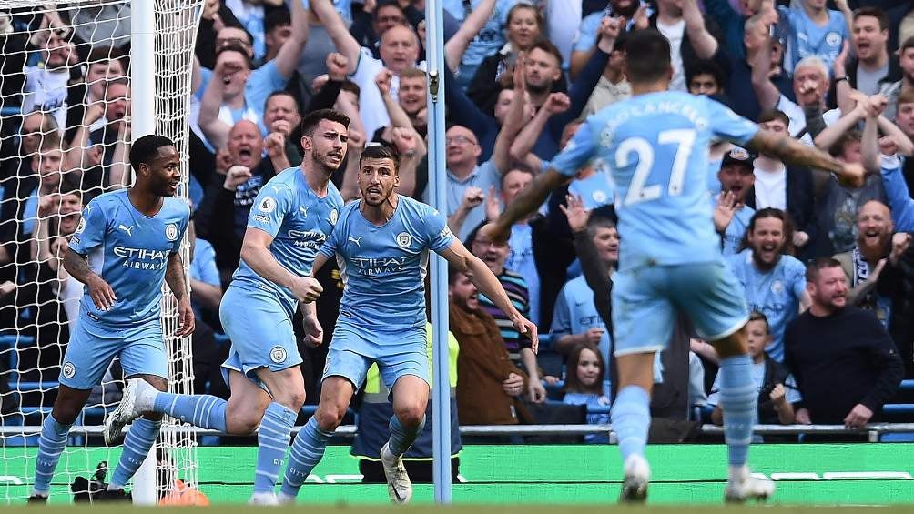 Jugadores de Manchester City festejando gol ante Newcastle