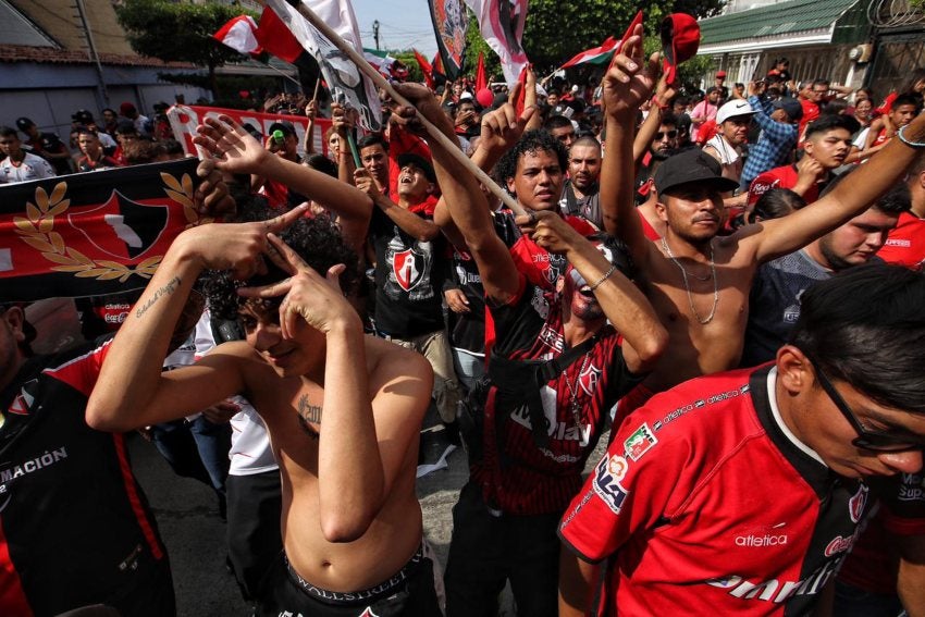 Aficionados de Atlas previo al Clásico Tapatío