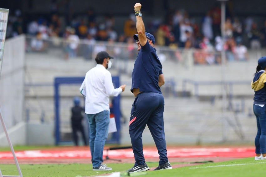 Lillini celebrando un gol de Pumas