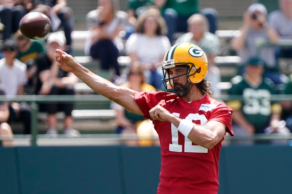 Aaron Rodgers entrenando con Green Bay Packers