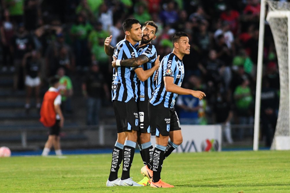 Querétaro celebra el gol a Talavera